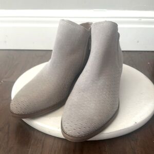 Lucky Brand Women's Fabiana Ankle Boots light grey